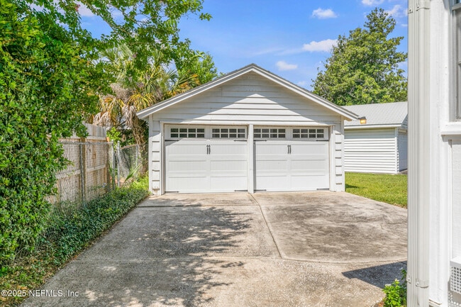 Building Photo - 2238 Southampton Rd