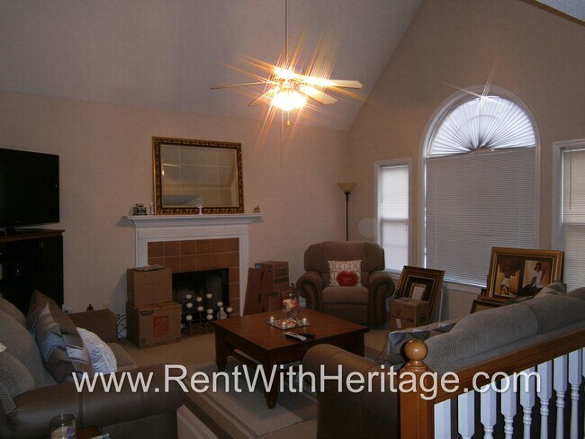 Foto del edificio - WOW!!!.....GORGEOUS 4Bd / 3Ba / UPGRADES GALLORE/ SWIM / TENNIS COMMUNITY