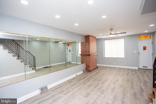 Building Photo - 2465 N Garnet St