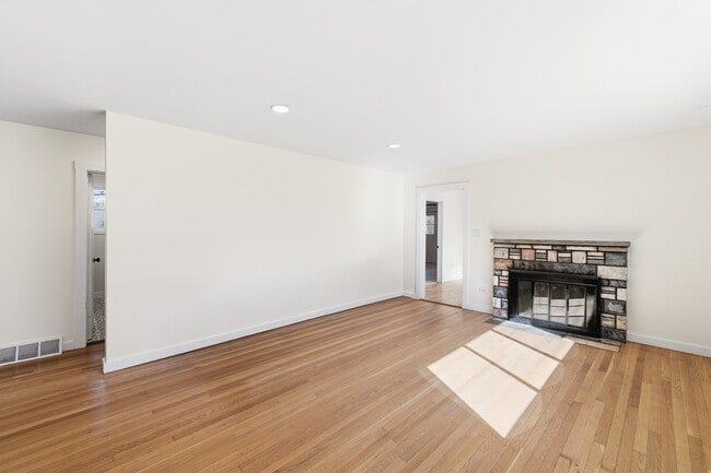 Foto del edificio - 23 Salem Rd