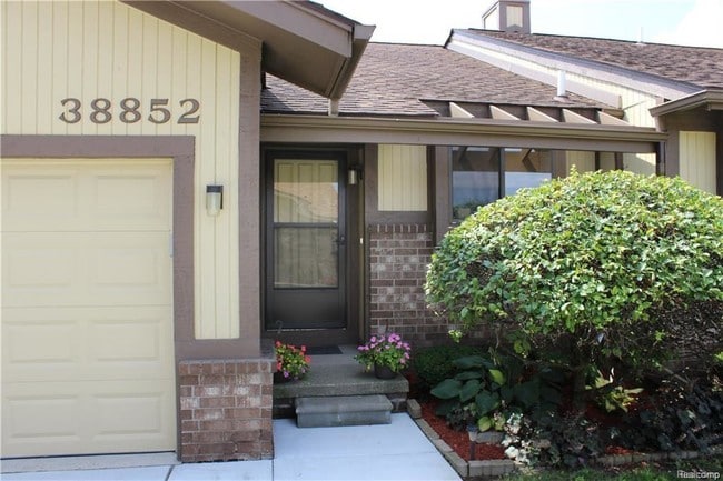 Building Photo - 38852 Windmill Pointe S