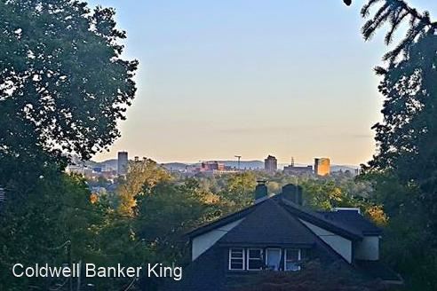 Foto del edificio - 3 br, 2 bath House - 66 Larchmont Rd