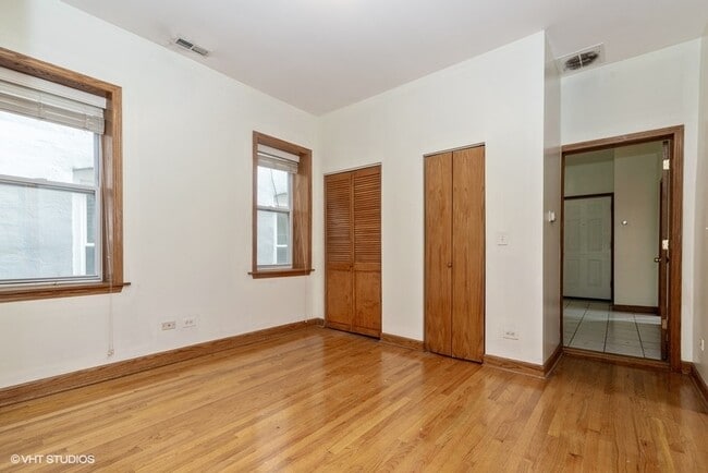 Building Photo - 819 S Carpenter St