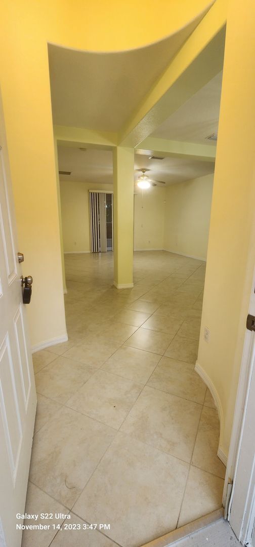 Building Photo - Beautiful 4 Bedroom, 2 Bathroom single-fam...