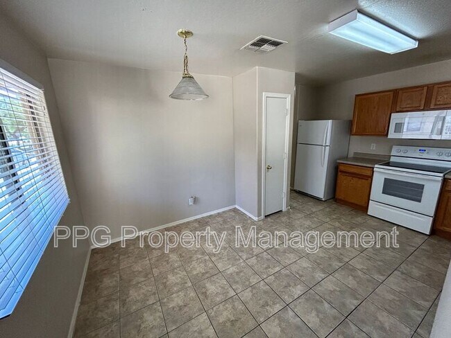 Foto del edificio - 16152 W Calavar Rd