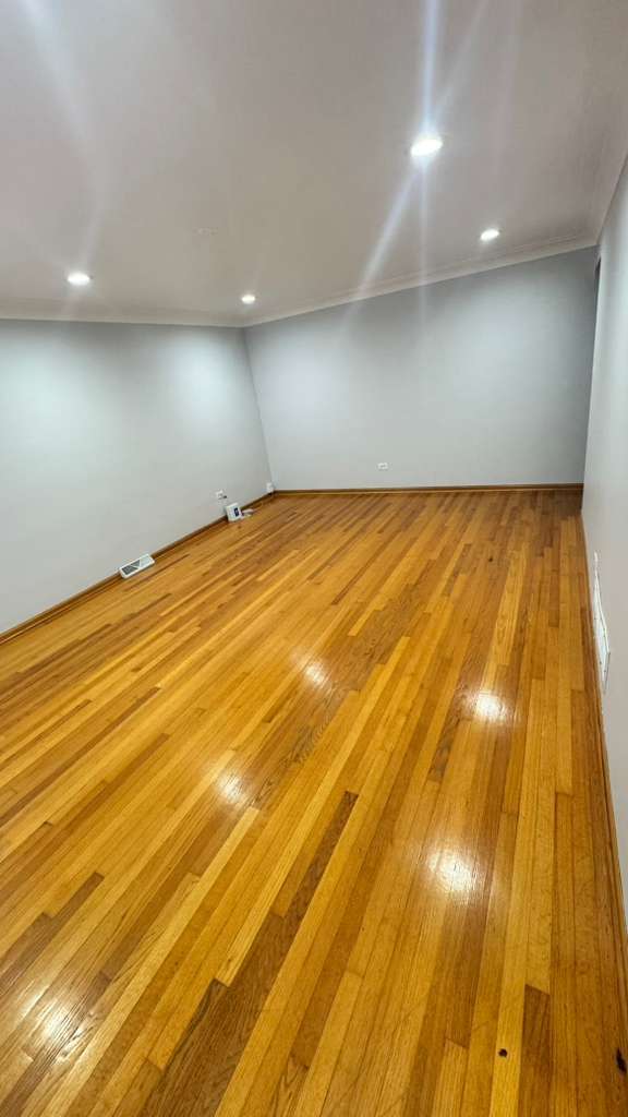 Foto del edificio - 5323 S Narragansett Ave