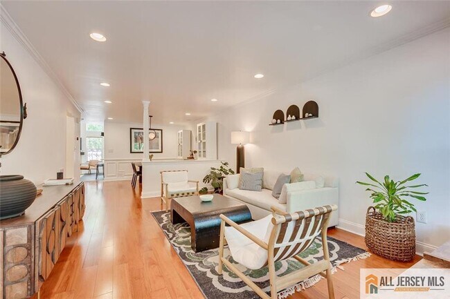 Building Photo - 403 Somerset Ct