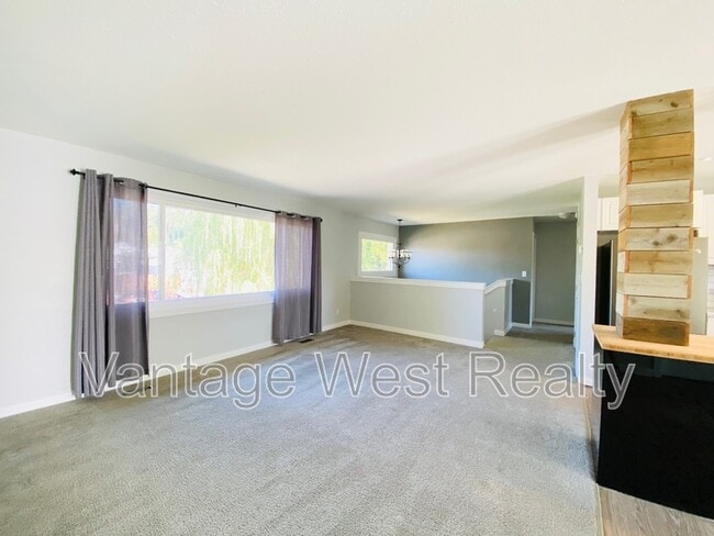 Building Photo - 1570 Pasadena Rd
