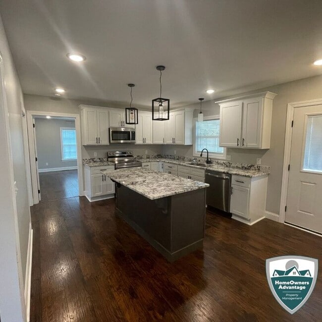 Building Photo - 681 Meadowbrook Dr