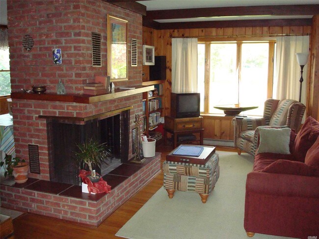 Foto del edificio - 6 Ludlow Ln