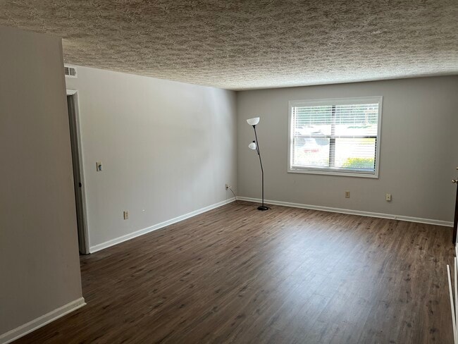Foto del edificio - 2302 Rocky Brook Rd