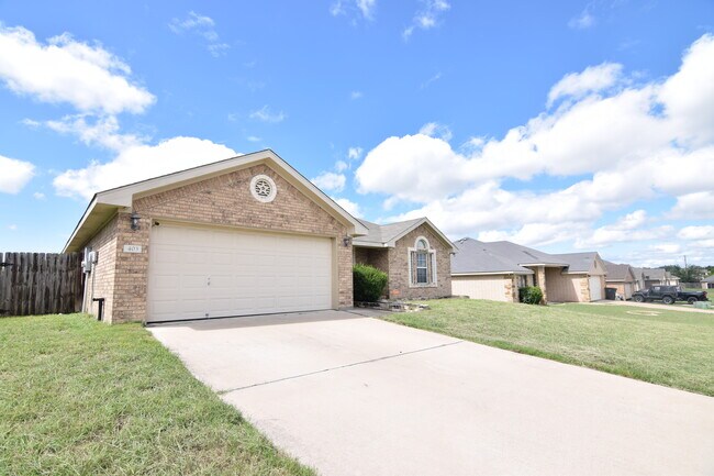 Building Photo - 403 Hedy Dr
