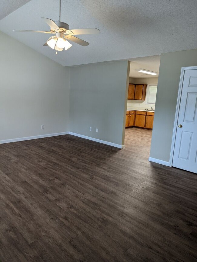 Foto del edificio - 2460 Brantley Way
