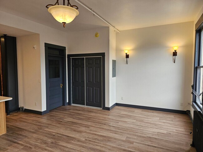 Building Photo - Genevieve Suites