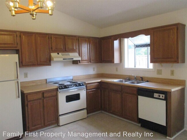 Building Photo - 2 br, 2 bath House - 745 Pinewood Drive