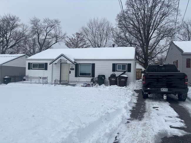 3 bedroom 1 bath with garage - 3 bedroom 1 bath with garage Apartments