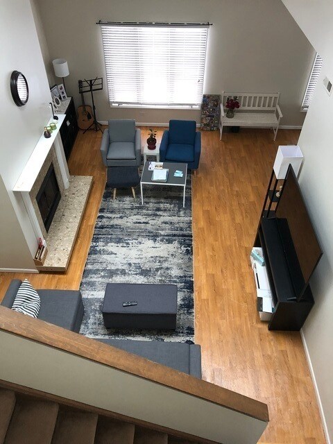 Foto del edificio - 909 Suffolk Ct