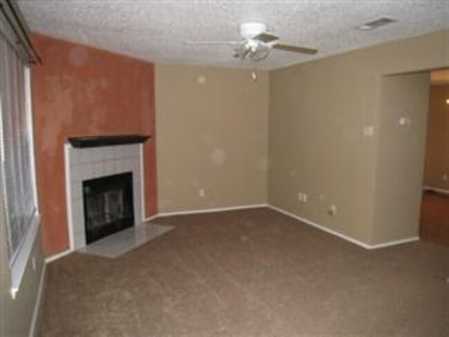 Building Photo - 906 Cedar Ter