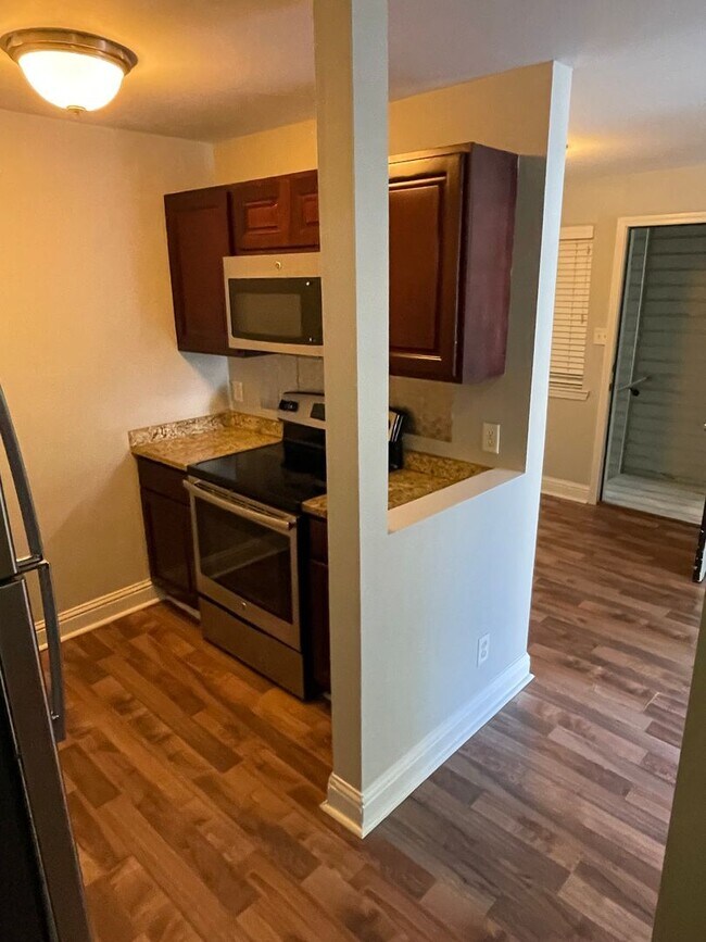 Foto del edificio - Renovated 1BD/1BA 2 Blocks Off St Charles Ave