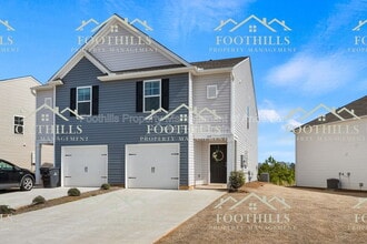 Building Photo - 145 Adger Rd
