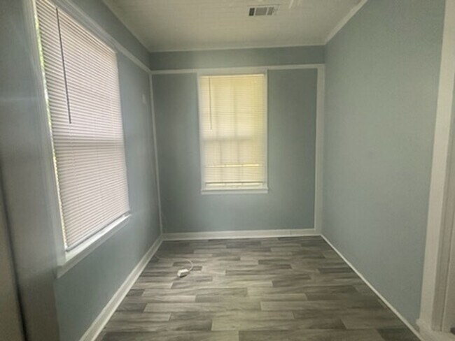 Building Photo - 4833 Churchill Dr