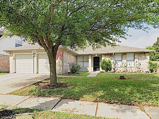 Building Photo - 3551 Windmoor Dr