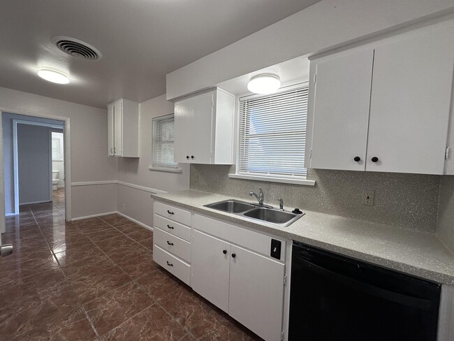 Building Photo - 4926 Calvin Dr