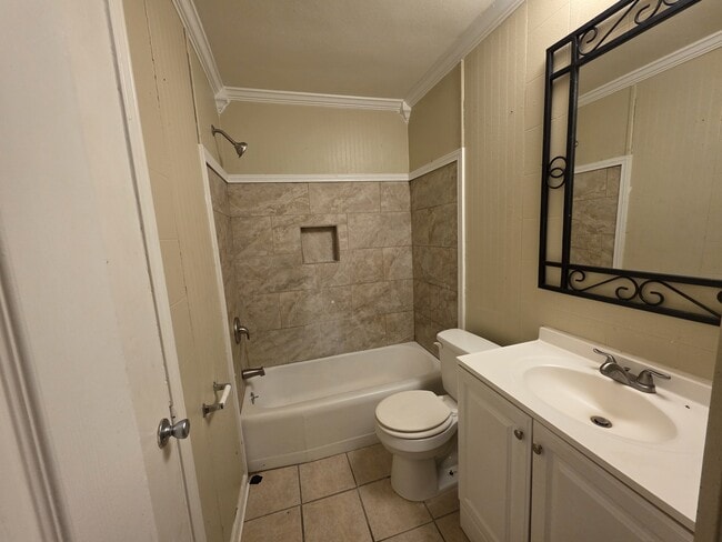 Building Photo - 2135 Richmond St