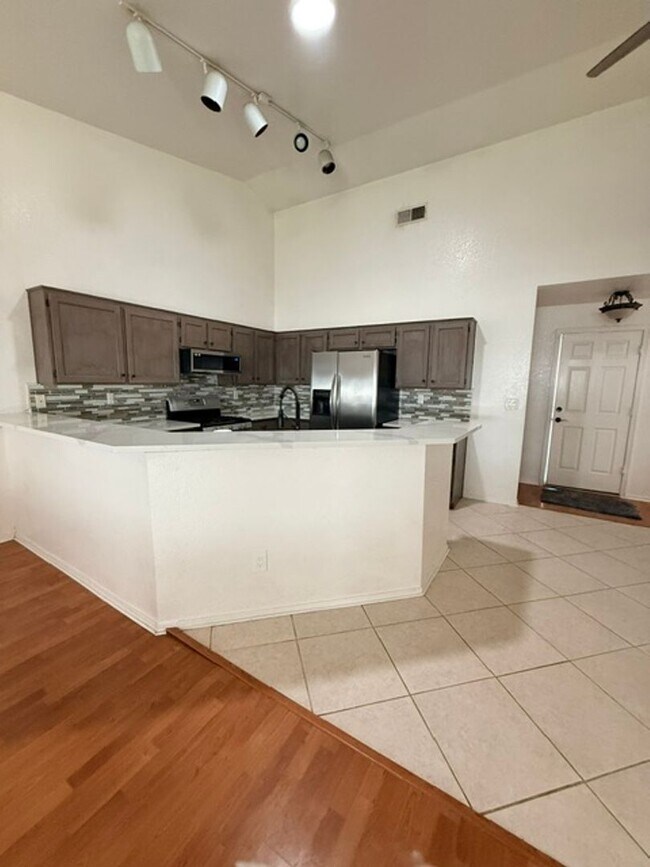 Foto del edificio - 875 E Serpentina Ave