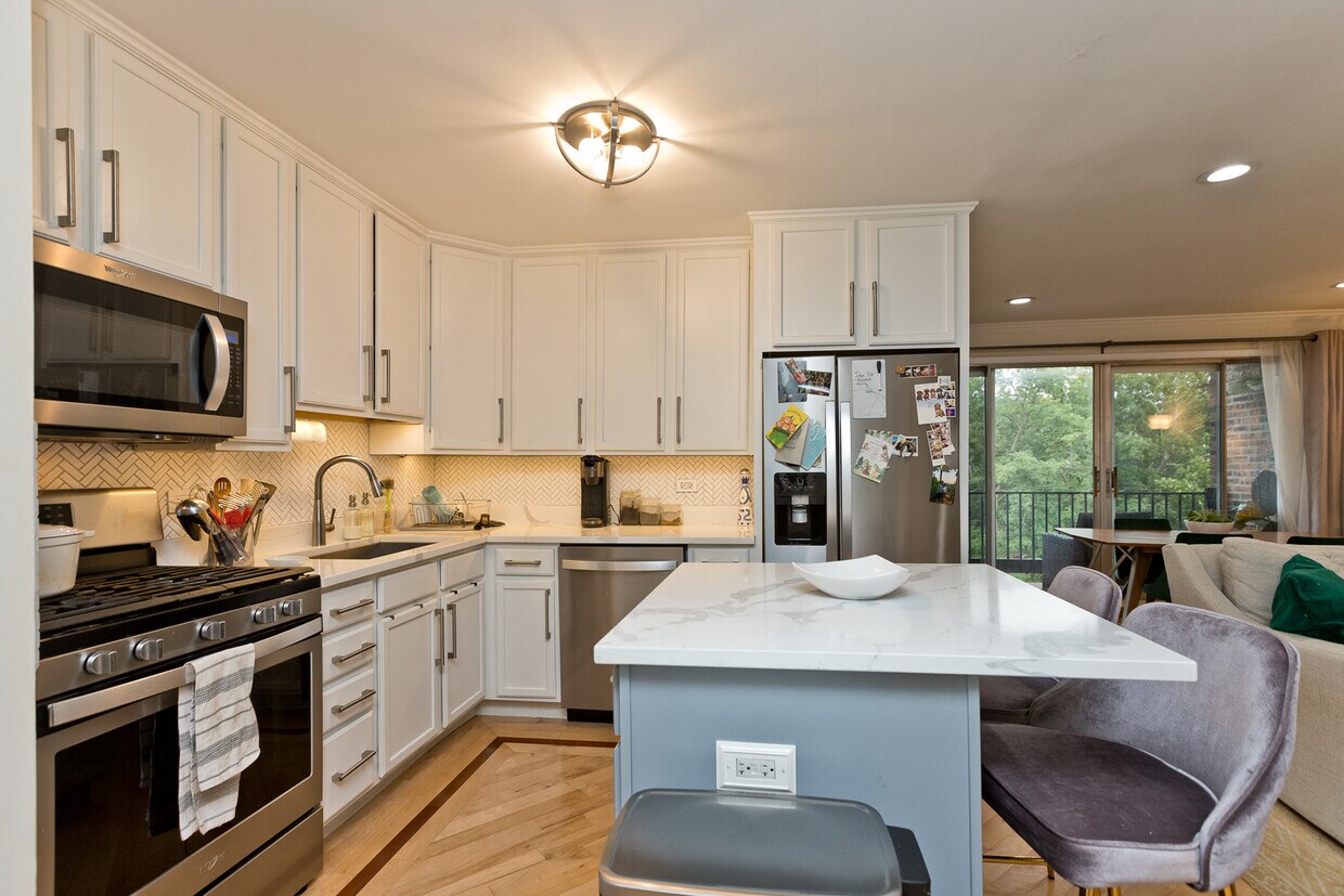 Building Photo - 4136 N California Ave