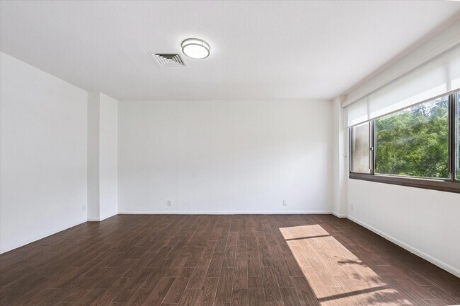 Building Photo - 49 Briar Hollow Ln