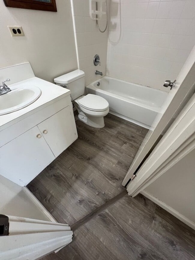 Foto del edificio - Available now!  2 bedroom/ 1 bathroom/ 1 c...