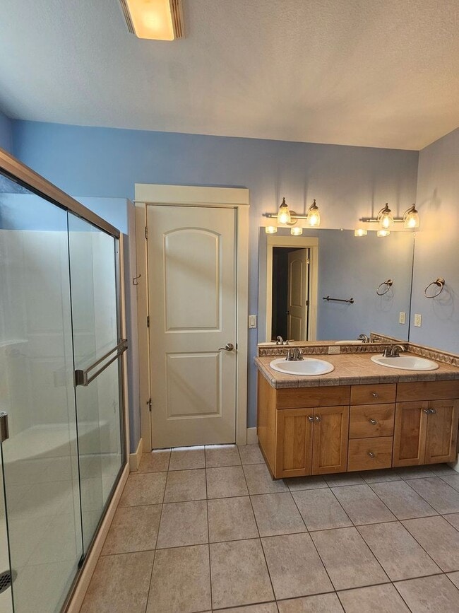 Building Photo - Yarrow Neighborhood Home with Central A/C, Landscaping Included!