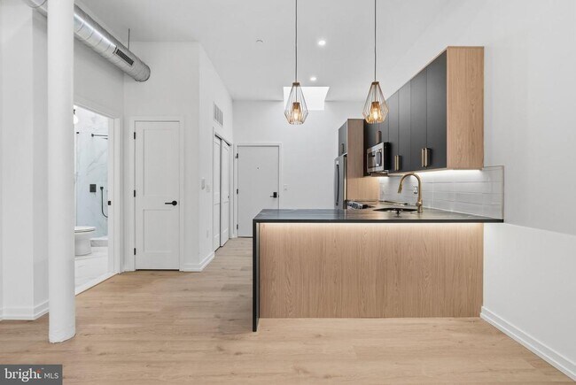 Building Photo - 203 S 13th St