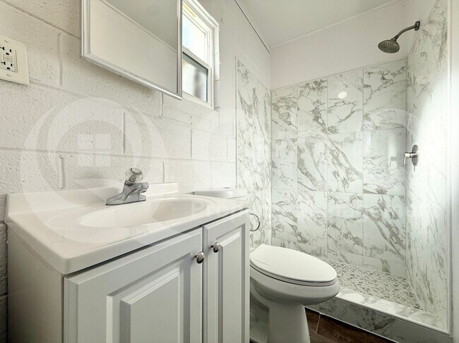 Foto del edificio - 16 1/2 South 81st Street