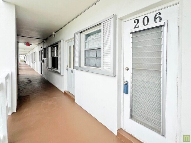 Foto del edificio - 1490 NW 43rd Ave
