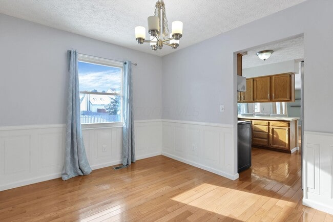 Building Photo - 2419 Breathstone Dr