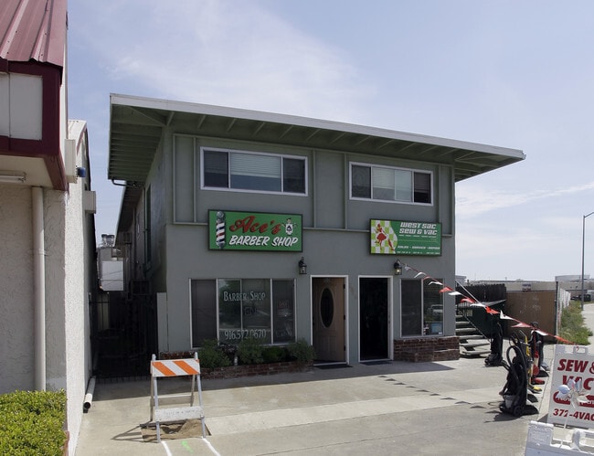 Building Photo - 1049 Jefferson Blvd