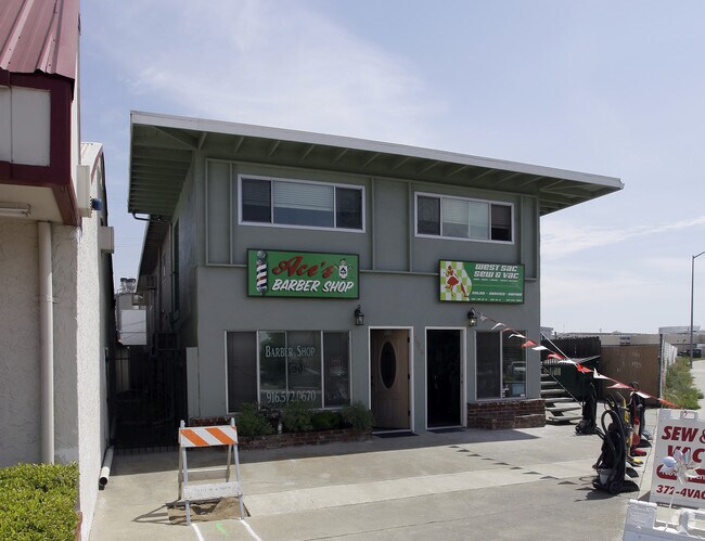 Foto del edificio - 1049 Jefferson Blvd