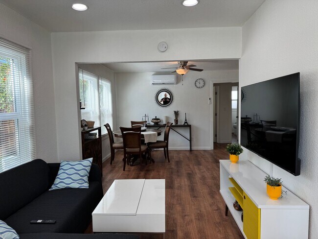 Foto del edificio - Downtown Sacramento 2 Bedroom, 1 Bath 850 sqft. Townhome for Lease.
