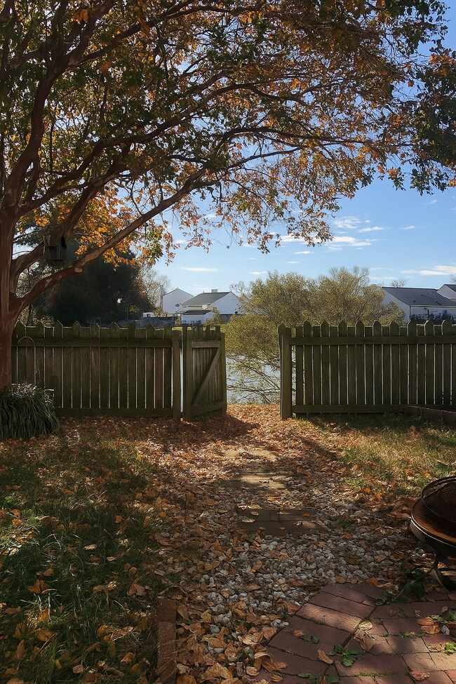 Foto del edificio - 713 Goodard Dr