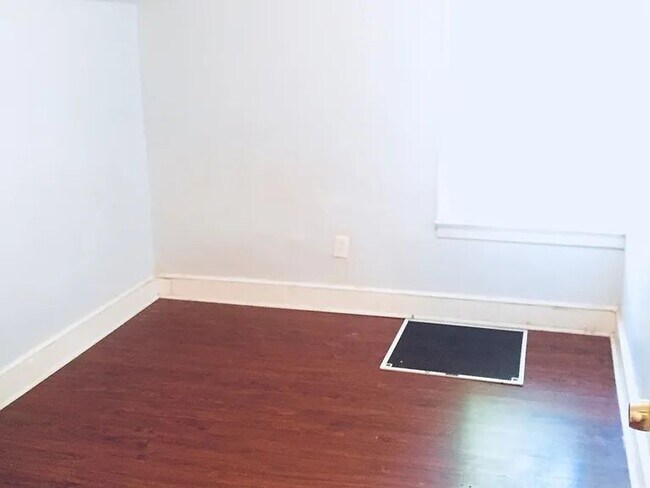 Building Photo - 265 W Ivy St