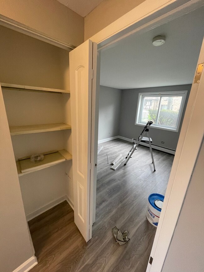 Second bedroom - 636 W Pickwick Ct