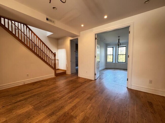 Foto del edificio - 7 bedroom in BROOKLYN NY 11213