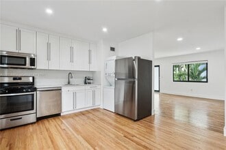Building Photo - 8010 Crespi Blvd