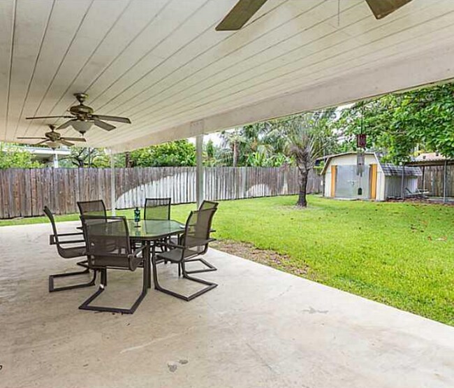 Foto del edificio - 9910 SW 73rd St