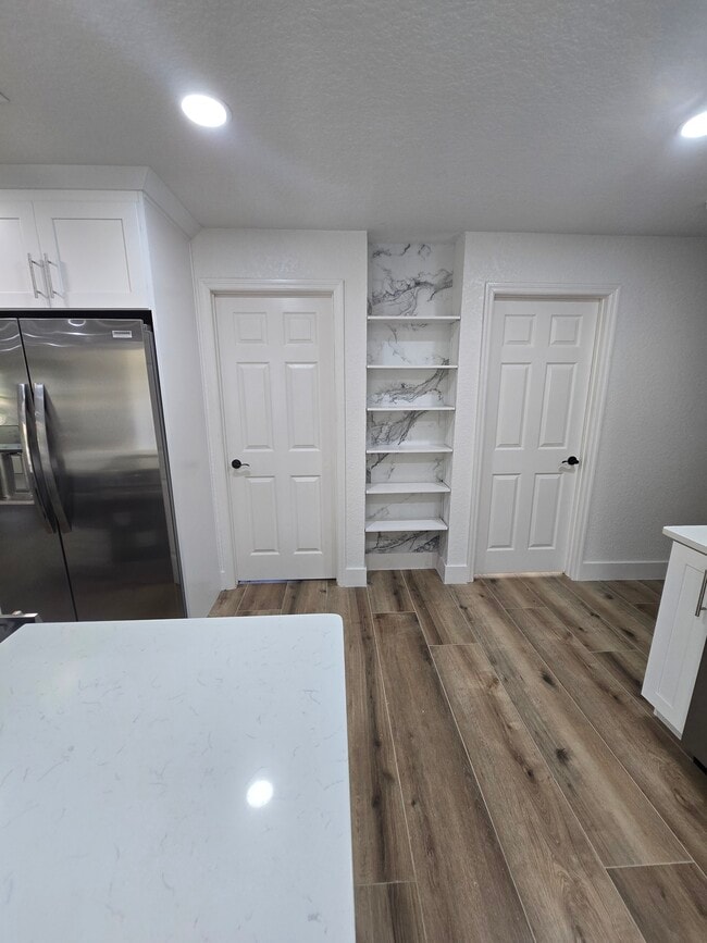 Building Photo - 383 Floral Dr