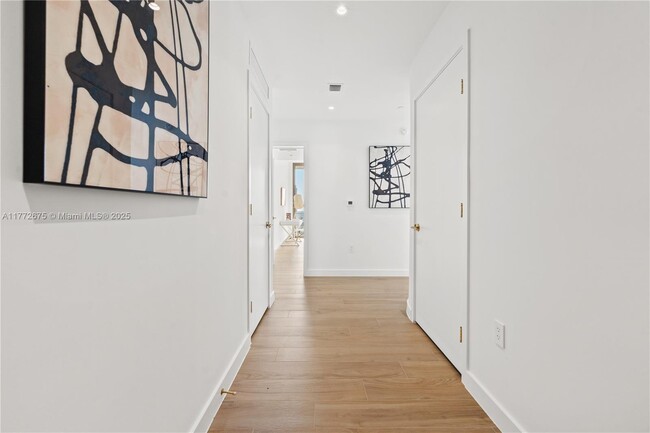 Building Photo - 2678 Tigertail Ave