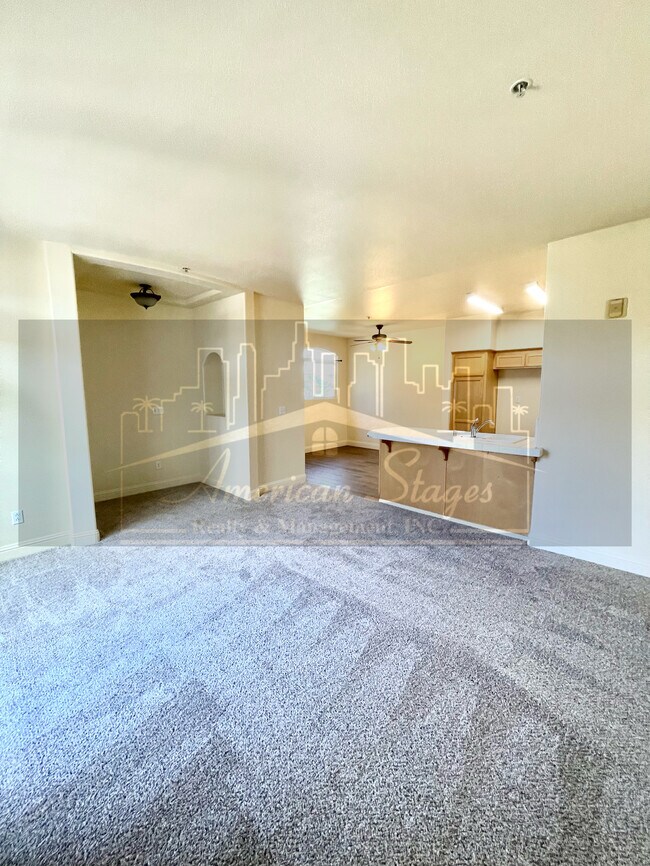 Foto del edificio - 310 E McCoy Ln