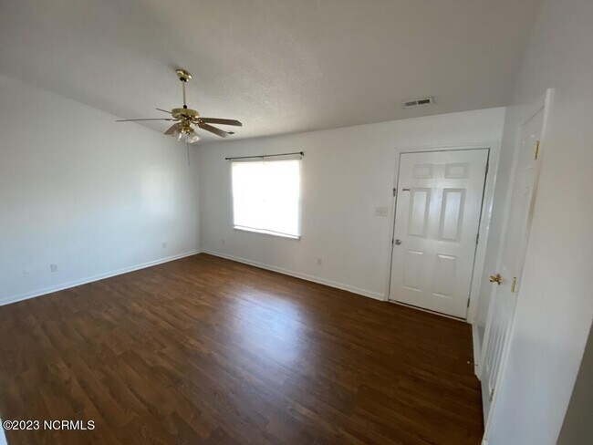 Building Photo - 300 Sedgefield Ct